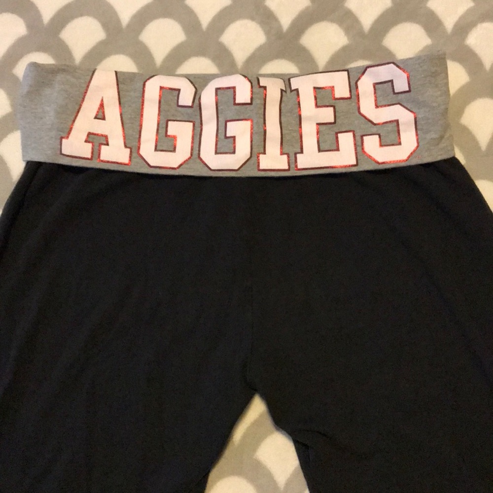 Victoria’s Secret black Aggie yoga capris M